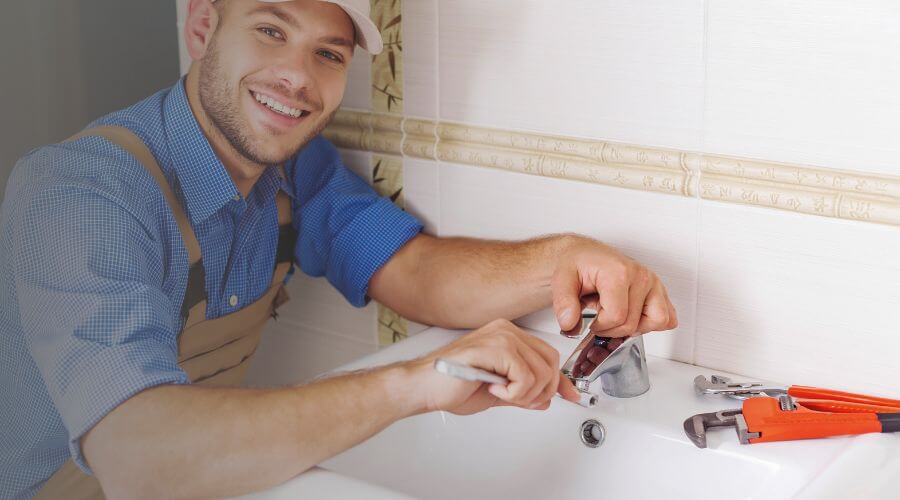 Expert burst pipe repair services in Hanna City, IL